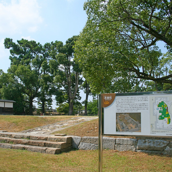 岡山城（烏城）
