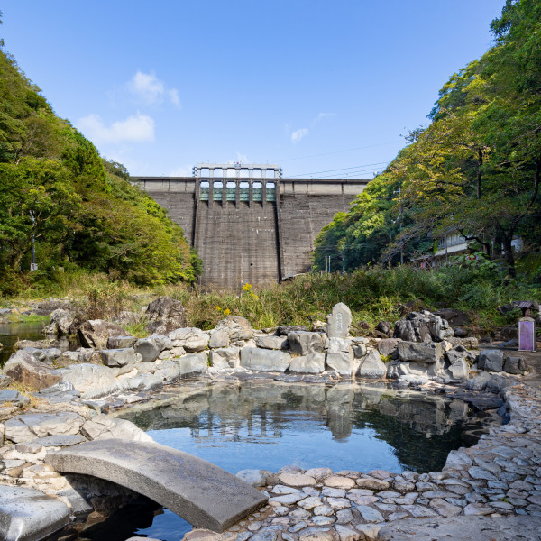 湯原温泉　砂湯（縦）